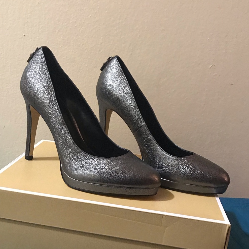 Micheal Kors Leather Pump